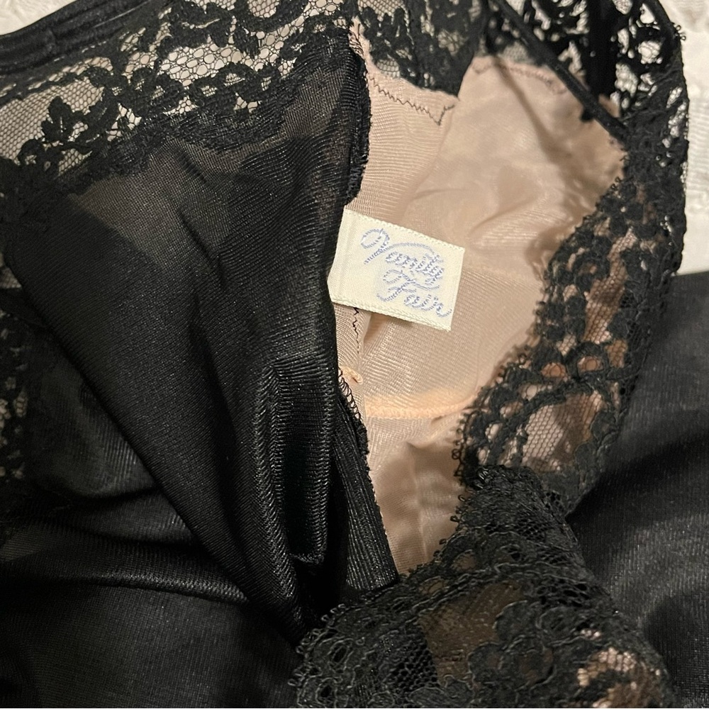 Vintage 50s Vanity Fair Black Lace Whimsigoth Maxi Lace Slip Dress Fits XS-S - Picture 3 of 12